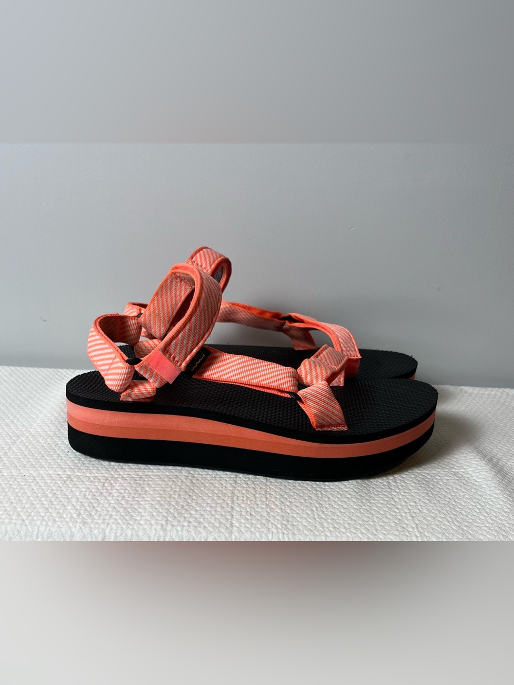 TEVA Platform Sandals In Candy Stripe Coral Women’s Size 11